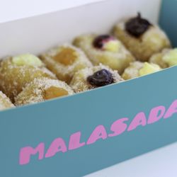 Wiki-Licious - Box of 10 mini=malasadas