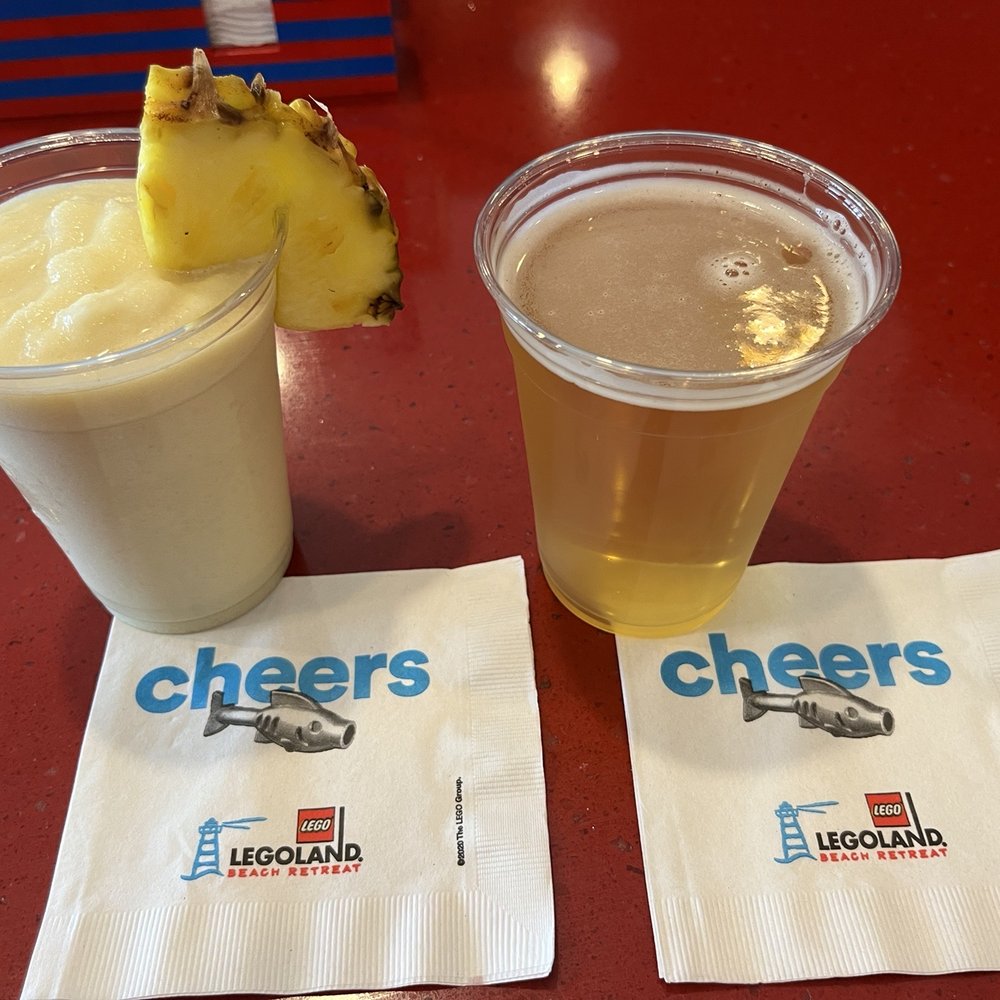 Legoland Beach Retreat - There is a small bar in the corner of dining area. - Hotels Near Me - Winter Haven, Florida