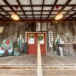 Ikenberry Orchards - Entrance