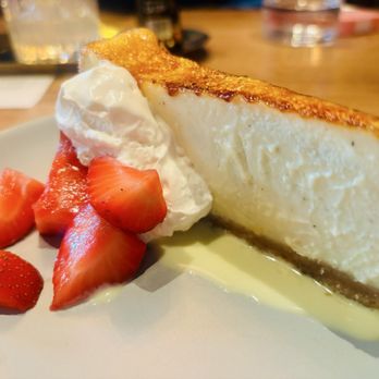 Earls Kitchen + Bar - Crème brûlée cheesecake - New American Near Me - Nashville, Tennessee