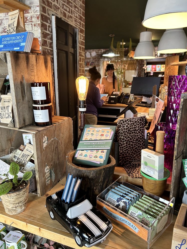 LUCKY FLOWERS Updated September 2024 133 Photos & 39 Reviews 6827