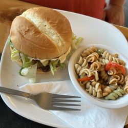 Burger with pasta salad: Tastes even better than they look!