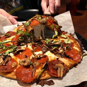 Barro's Pizza - Gluten free pizza with pepperoni, bell pepper, and mushrooms - Pizza Near Me - Tucson, Arizona Barro's Pizza - Gluten free pizza with pepperoni, bell pepper, and mushrooms - Pizza Near Me - Tucson, Arizona