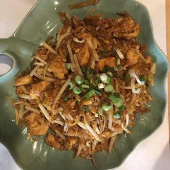 Nathan's Noodles - Chicken Pad Thai - Thai Near Me - Elmhurst, Illinois Nathan's Noodles - Chicken Pad Thai - Thai Near Me - Elmhurst, Illinois
