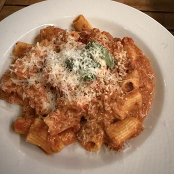 De Novo European Pub - RIGATONI BOLOGNESE - Pubs Near Me - Edgewater, New Jersey De Novo European Pub - RIGATONI BOLOGNESE - Pubs Near Me - Edgewater, New Jersey