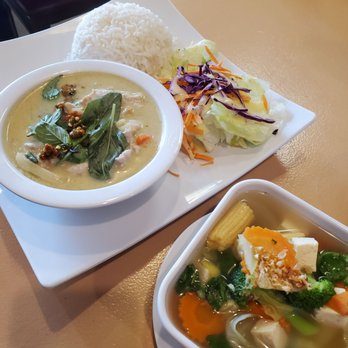 Riceberry Thai Kitchen - Lunch special, green curry and vegetable soup - Thai Near Me - Upland, California
