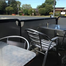 Mona's Bakehouse - Nice outdoor sitting!