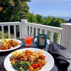 Two Village Square Inn - Breakfast with a view