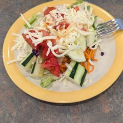 Milanos Pizza and Italian Restaurant - Salad bar very fresh