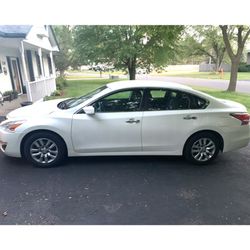 Mike's Taxi - 2014 White Nissan Altima