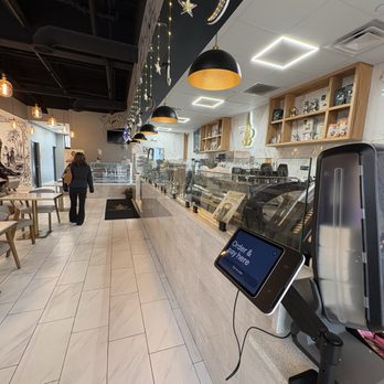 Delah Coffee - Visually vibrant but uncluttered. - Desserts Near Me - Naperville, Illinois