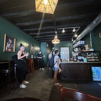 Ludlow Charlingtons Coffee Shop - Coffee & Tea Near Me - Chicago, Illinois Ludlow Charlingtons Coffee Shop - Coffee & Tea Near Me - Chicago, Illinois