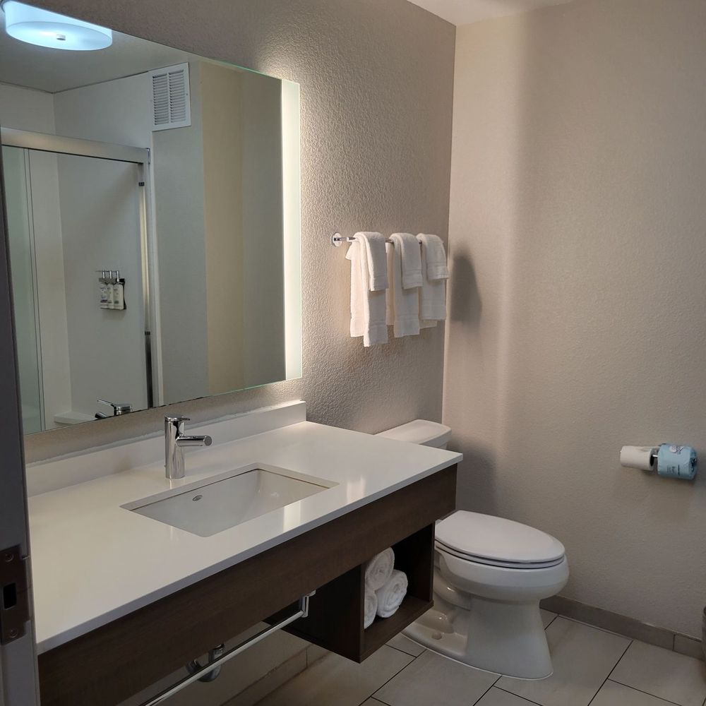 Holiday Inn Express Wells-Ogunquit-Kennebunk - Hotels Near Me - Wells, Maine Holiday Inn Express Wells-Ogunquit-Kennebunk - Hotels Near Me - Wells, Maine