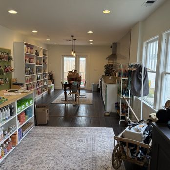 1. Blue Daisy Pet Supplies