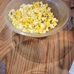 Ravenswood Pub - Popcorn ofcourse