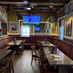 Medrano's Mexican Restaurant - West Palmdale - Seating area