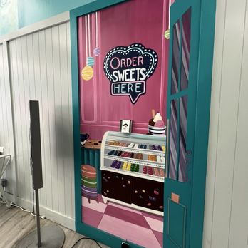 Tracy's Cream & Sugar - Inside - Bagels Near Me - Warren, Rhode Island