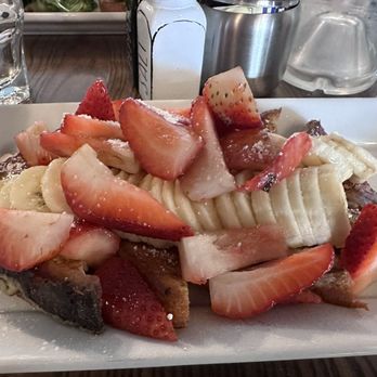 Blue Daisy Melrose - French Toast - Breakfast & Brunch Near Me - Los Angeles, California Blue Daisy Melrose - French Toast - Breakfast & Brunch Near Me - Los Angeles, California
