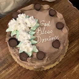 Vanilla sponge cake with choc pudding filling, choc mousse outside and requested Reese's pieces to the top. DELICIOUS! Vanilla sponge cake with choc pudding filling, choc mousse outside and requested Reese's pieces to the top. DELICIOUS!