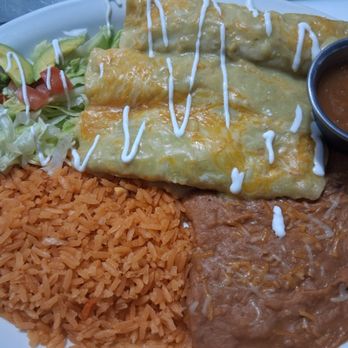 Ingalls Cafe - Green Chicken Enchiladas - Desserts Near Me - Ingalls, Kansas