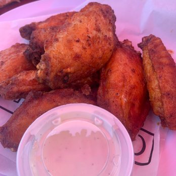 Clevelander - Buffalo wings - Sports Bars Near Me - Miami Beach, Florida