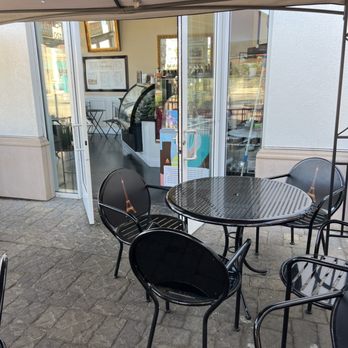 Caffe Paradiso - Outdoor seating - Cafes Near Me - Brentwood, California