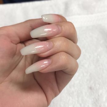Amazing Nails & Spa - Even my grow out at 2/3 weeks looks good! This was my set before going red. - Nail Salons Near Me - Tracy, California