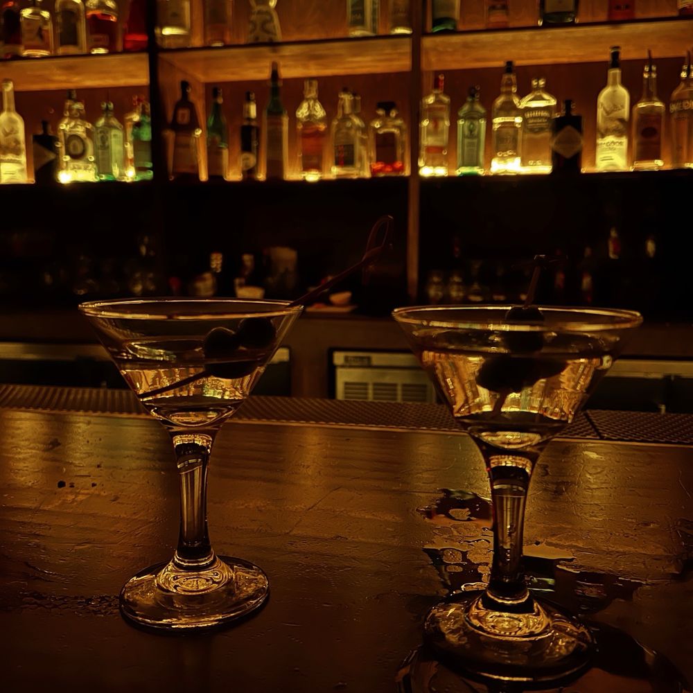 Fox’s Lounge - Martinis - Dive Bars Near Me - Miami, Florida