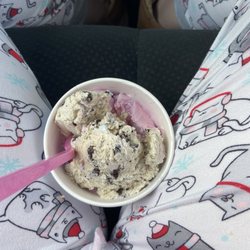 Baskin Robbins - Triple Scoop Dish of Ice Cream (1 Oreo, 2 Cotton Candy)