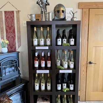 Camelot Vineyards - Wine bottles - Wineries Near Me - Kelowna, British Columbia Camelot Vineyards - Wine bottles - Wineries Near Me - Kelowna, British Columbia