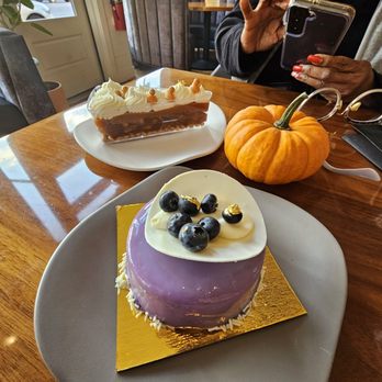 Edwards Dessert Kitchen - Desserts Near Me - Minneapolis, Minnesota