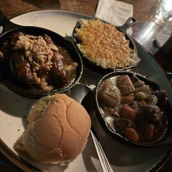 Hogan’s Irish Pub - Pub Sampler - Cottage Pie, Brunswick Stew and Bangers and mash with buttered bread - Irish Pub Near Me - Cocoa, Florida