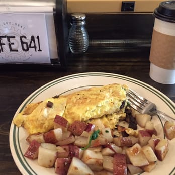 Cafe 641 - Omelet with Spinch, mushroom, and tomato. Delicious! - Coffee & Tea Near Me - Hudson, Massachusetts