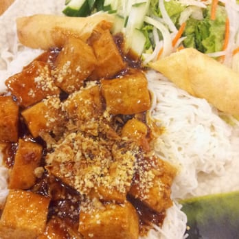 Noodles Pho U - Bûn Tàu Hû (rice vermicelli topped with marinated tofu) & Cha Giò Chay (fried vegetable spring roll) - Vietnamese Near Me - Lombard, Illinois Noodles Pho U - Bûn Tàu Hû (rice vermicelli topped with marinated tofu) & Cha Giò Chay (fried vegetable spring roll) - Vietnamese Near Me - Lombard, Illinois