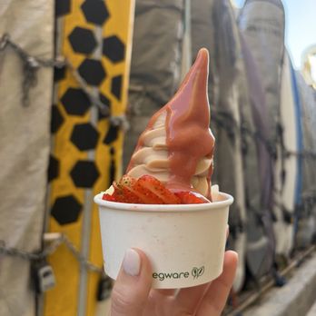 Banán - Waikiki Beach Shack - Strawberry Guava - Vegan Near Me - Honolulu, Hawaii