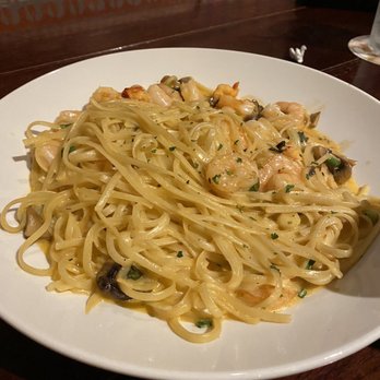 Bahama Breeze - Lobster & Shrimp Linguine - Bars Near Me - Tukwila, Washington Bahama Breeze - Lobster & Shrimp Linguine - Bars Near Me - Tukwila, Washington