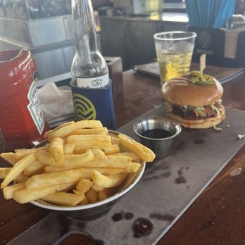 Skipper's Dockside - Nashville chicken/fries - Seafood Near Me - Key Largo, Florida
