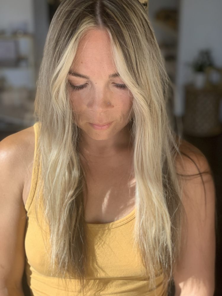 Terry’s Rockin’Hair Logo