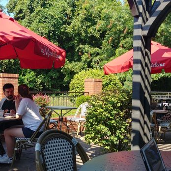 la Madeleine - Nicely shaded - Breakfast & Brunch Near Me - Columbia, Maryland