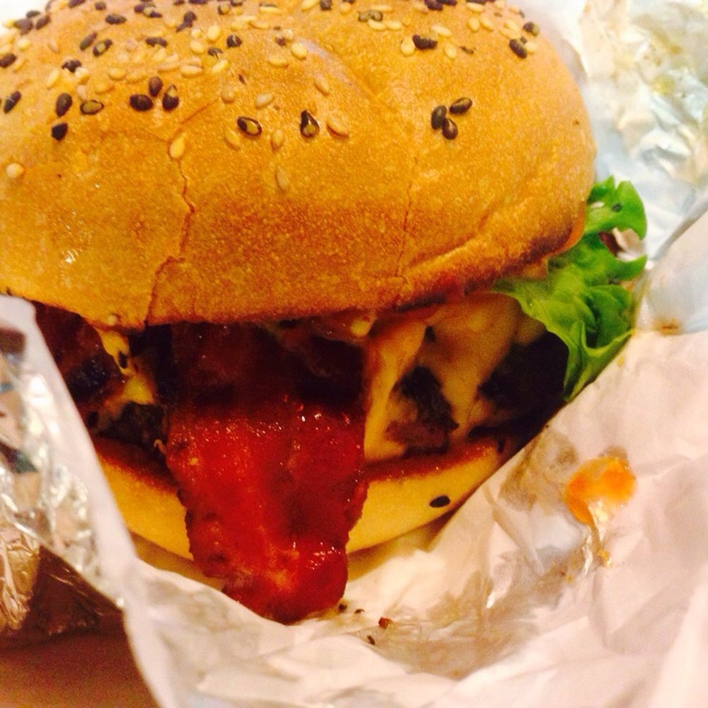 Dam good burger 9/10 Canuck burger Dam good burger 9/10 Canuck burger
