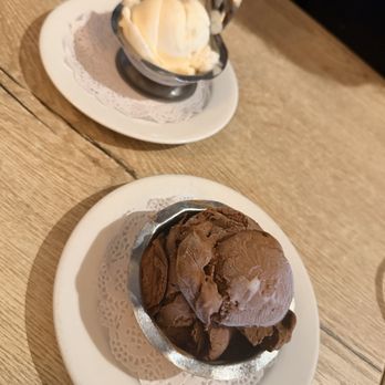 Hugo's - Chocolate gelato and pear sorbet - Breakfast & Brunch Near Me - Studio City, California