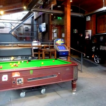 Murrays Bar - Open-air pool table - Pubs Near Me - Dublin, D