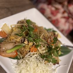 BITES Asian Kitchen + Bar - BITES Pad Thai (chicken)