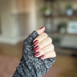 Retreat Salon & Nail Spa - Gel Manicure