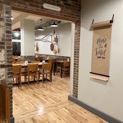 Red Oven Wood Fired Pizzas - Interior pics