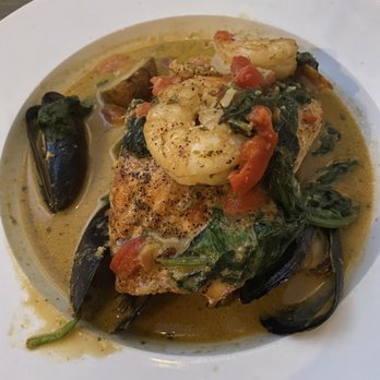 Sorelle Bar & Grill - Seasonal Seafood Stew - Italian Near Me - Abington, Massachusetts Sorelle Bar & Grill - Seasonal Seafood Stew - Italian Near Me - Abington, Massachusetts