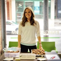 Robin Goldberg Nutrition + Wellness - Tabling event at ENRGi Chicago