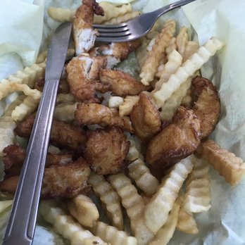 Log Cabin Diner - Chicken n fries - American Near Me - Klamath, California
