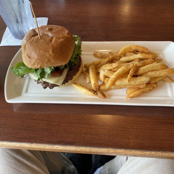 Davenport's Restaurant - Bacon Cheeseburger with lettuce onions and tomato - Seafood Near Me - East Providence, Rhode Island Davenport's Restaurant - Bacon Cheeseburger with lettuce onions and tomato - Seafood Near Me - East Providence, Rhode Island