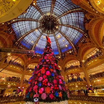 Galeries Lafayette Haussmann - Amazing shopping at Christmas. The dome was beautifully decorated. - Department Stores Near Me - Paris, 75 Galeries Lafayette Haussmann - Amazing shopping at Christmas. The dome was beautifully decorated. - Department Stores Near Me - Paris, 75